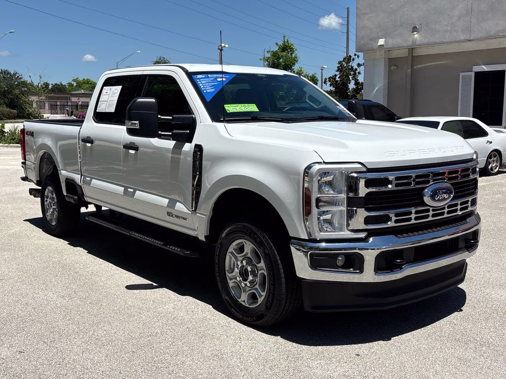 2025 Oxford White Ford Super Duty F-250 SRW XLT 4X4 Truck