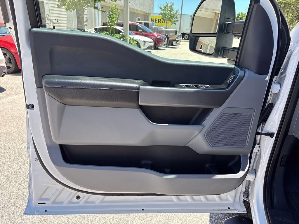 2025 Oxford White Ford Super Duty F-250 SRW XLT 4X4 Truck