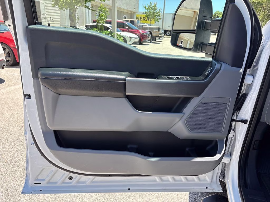 2025 Oxford White Ford Super Duty F-250 SRW XLT 4X4 Truck