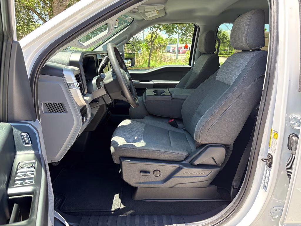 2025 Oxford White Ford Super Duty F-250 SRW XLT 4X4 Truck