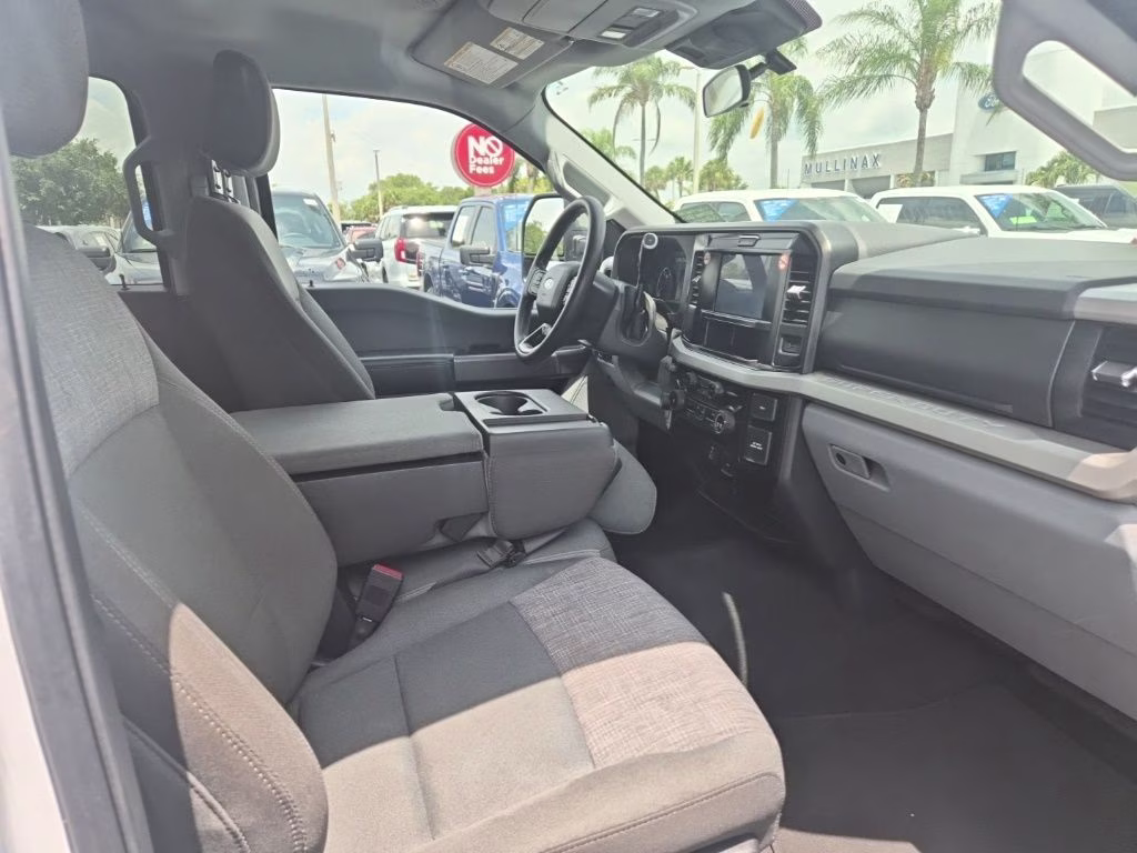 2025 Oxford White Ford Super Duty F-250 SRW XLT 4X4 Truck