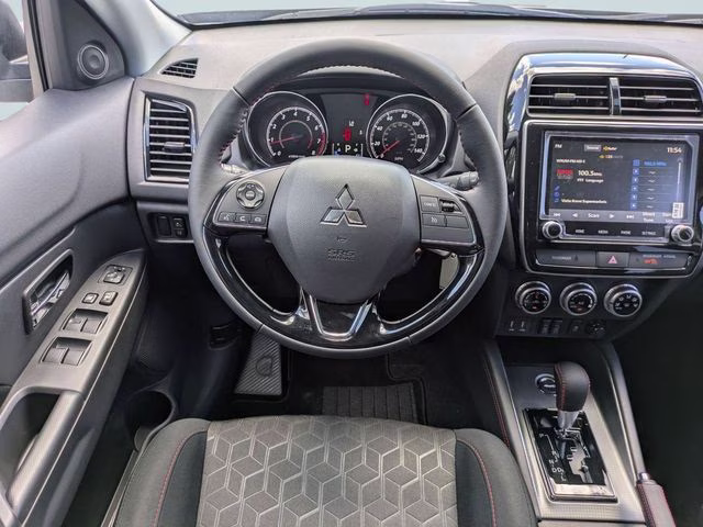 2026 Mercury Gray Metallic Mitsubishi Outlander Sport 2.0 LE 4X4 SUV