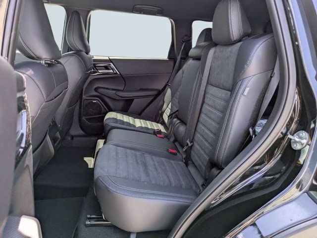 2026 Black Diamond Mitsubishi Outlander LE FWD SUV