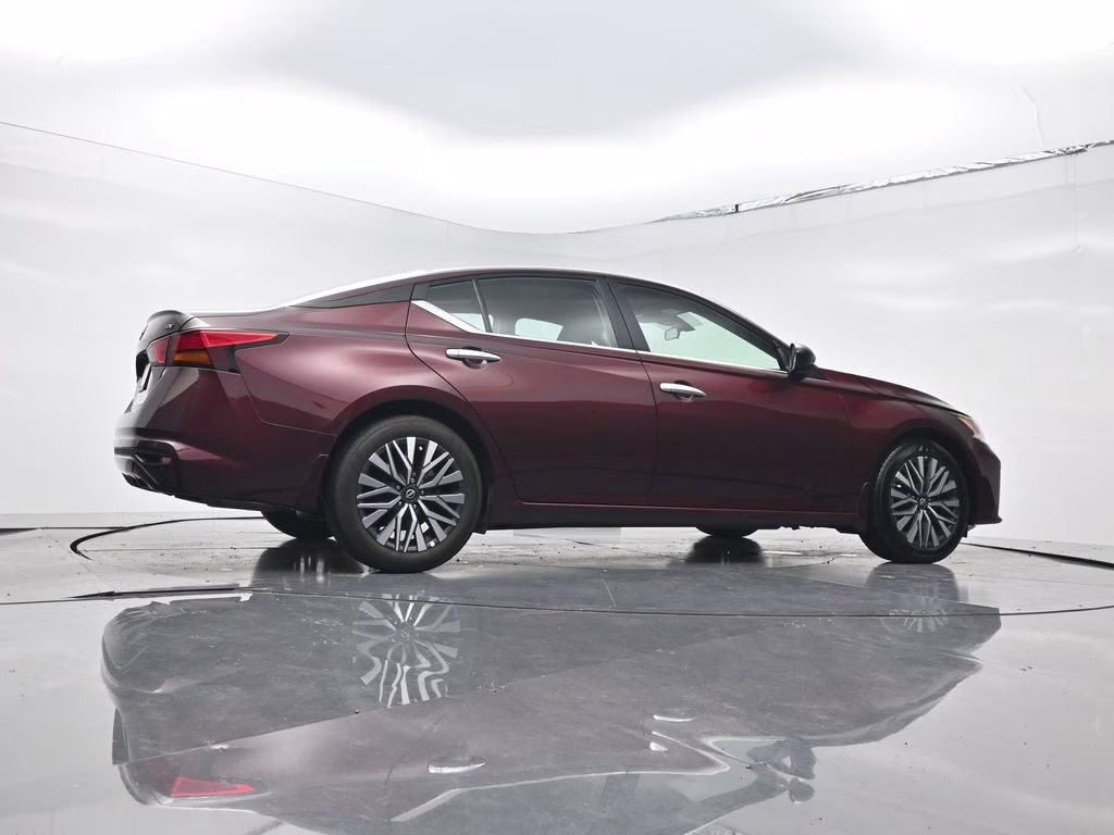 2024 Garnet Pearl Metallic Nissan Altima 2.5 SV FWD Sedan