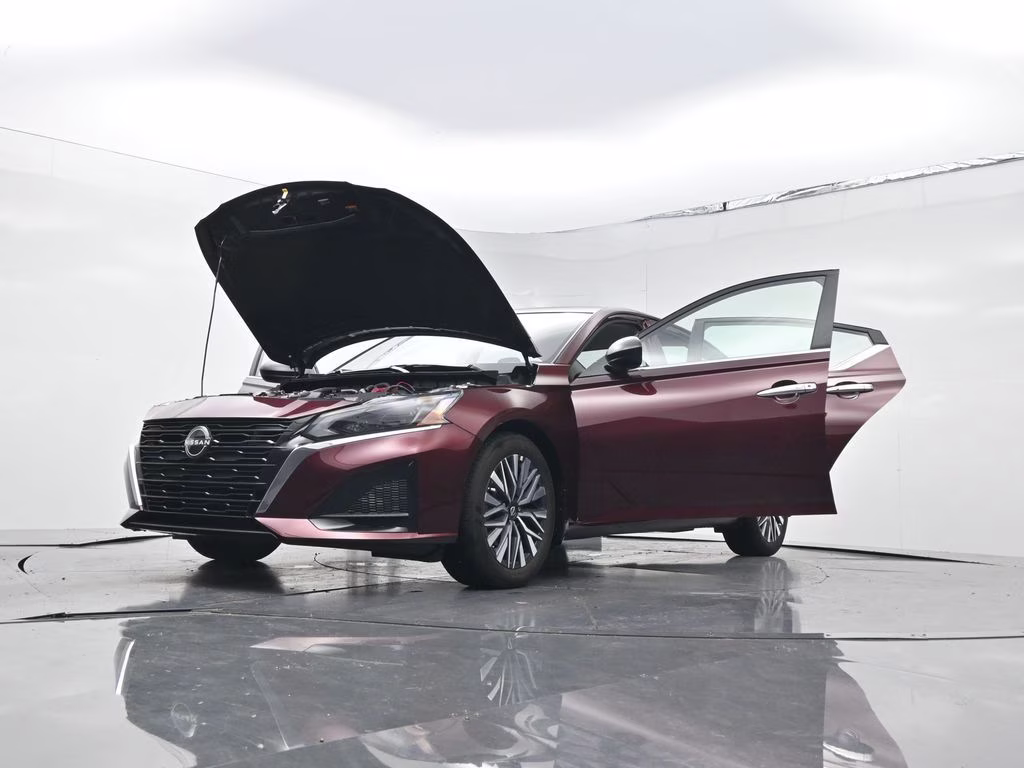 2024 Garnet Pearl Metallic Nissan Altima 2.5 SV FWD Sedan