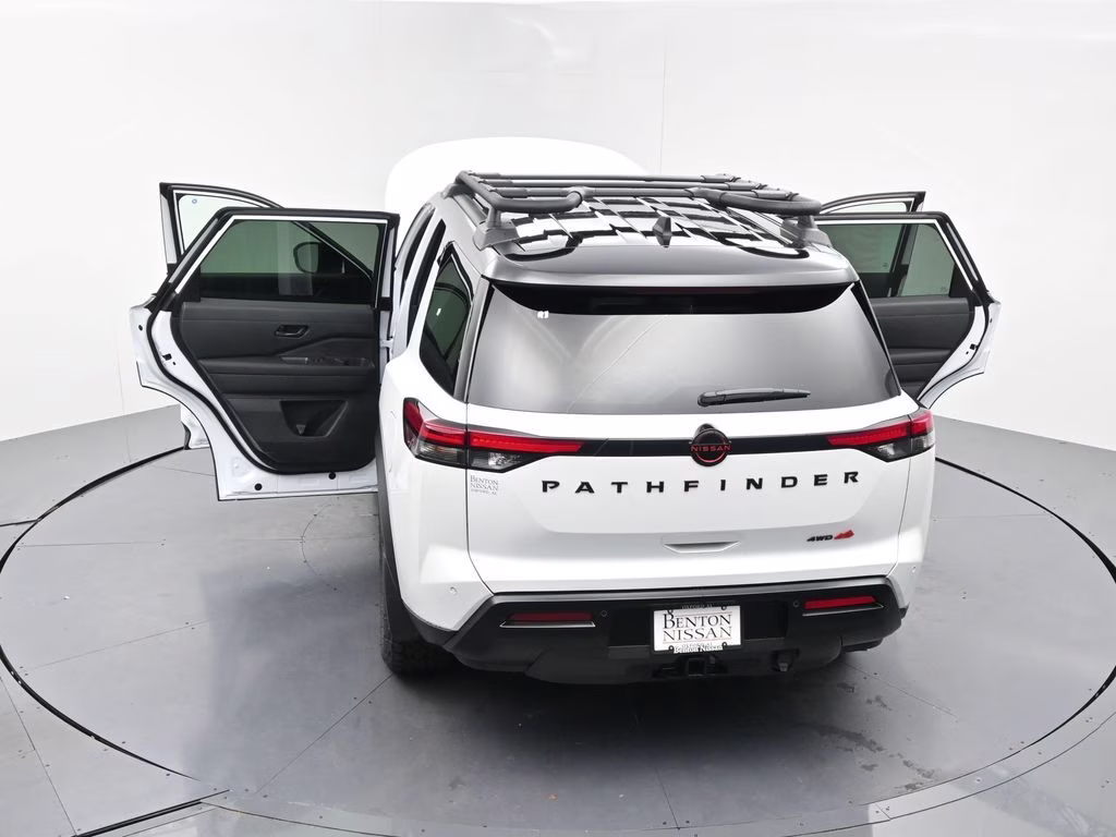 2026 Everest White Pearl/Black Nissan Pathfinder Rock Creek 4X4 SUV