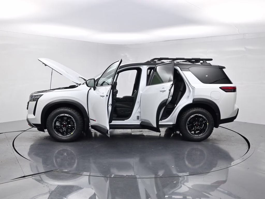 2026 Everest White Pearl/Black Nissan Pathfinder Rock Creek 4X4 SUV