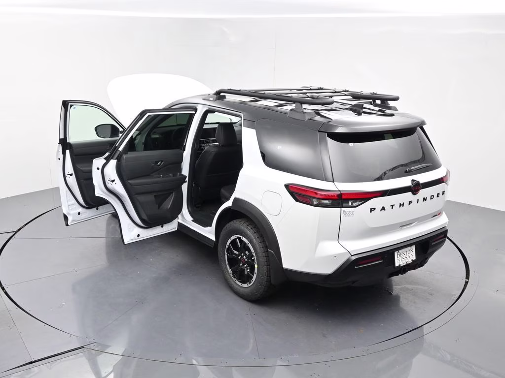 2026 Everest White Pearl/Black Nissan Pathfinder Rock Creek 4X4 SUV