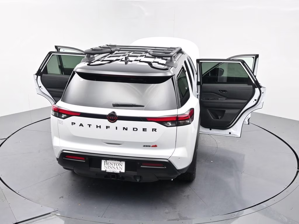 2026 Everest White Pearl/Black Nissan Pathfinder Rock Creek 4X4 SUV