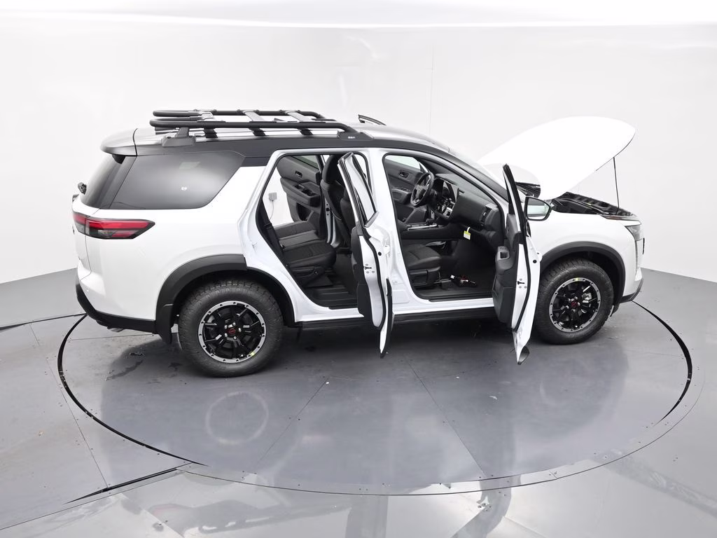 2026 Everest White Pearl/Black Nissan Pathfinder Rock Creek 4X4 SUV