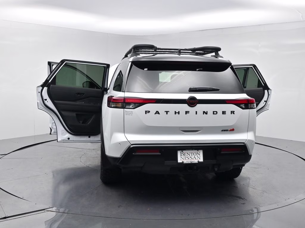 2026 Everest White Pearl/Black Nissan Pathfinder Rock Creek 4X4 SUV