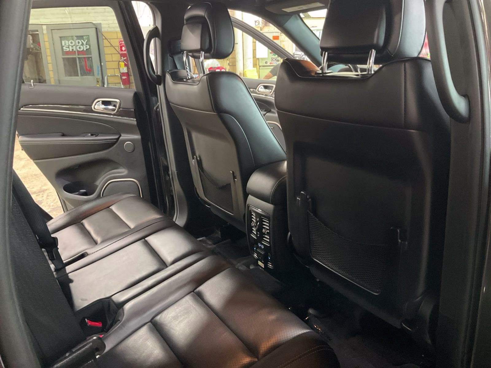 2016 Granite Crystal Metallic Clearcoat Jeep Grand Cherokee Overland 4X4 SUV