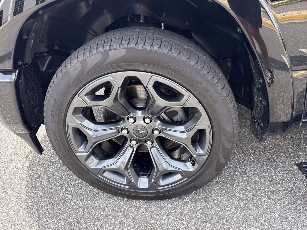 2023 Diamond Black Crystal Pearlcoat Ram 1500 Limited 4X4 Truck