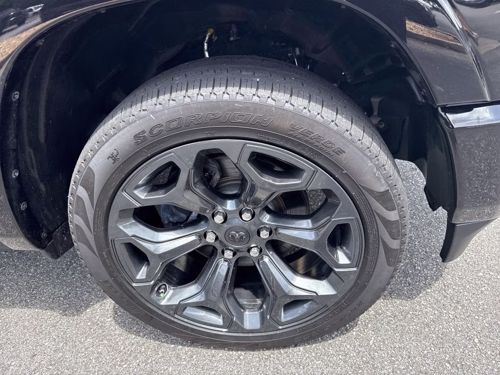 2023 Diamond Black Crystal Pearlcoat Ram 1500 Limited 4X4 Truck