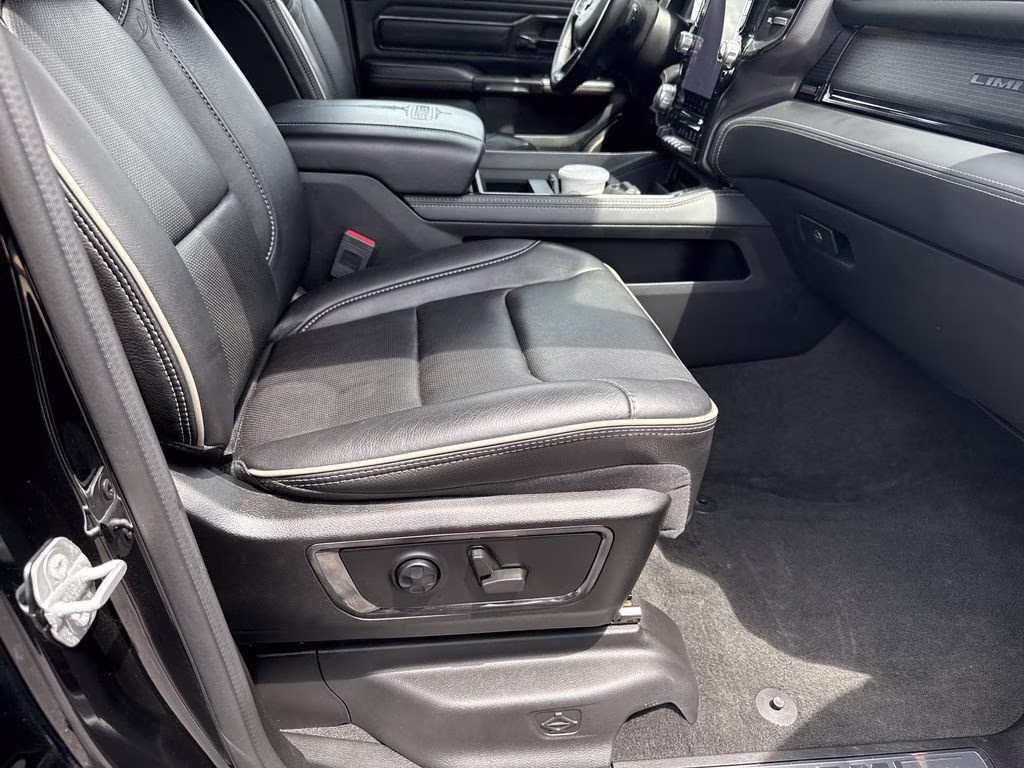 2023 Diamond Black Crystal Pearlcoat Ram 1500 Limited 4X4 Truck