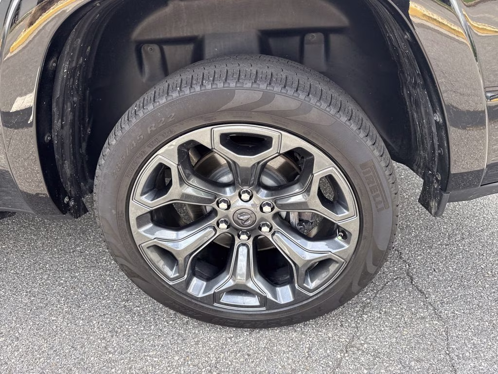 2023 Diamond Black Crystal Pearlcoat Ram 1500 Limited 4X4 Truck