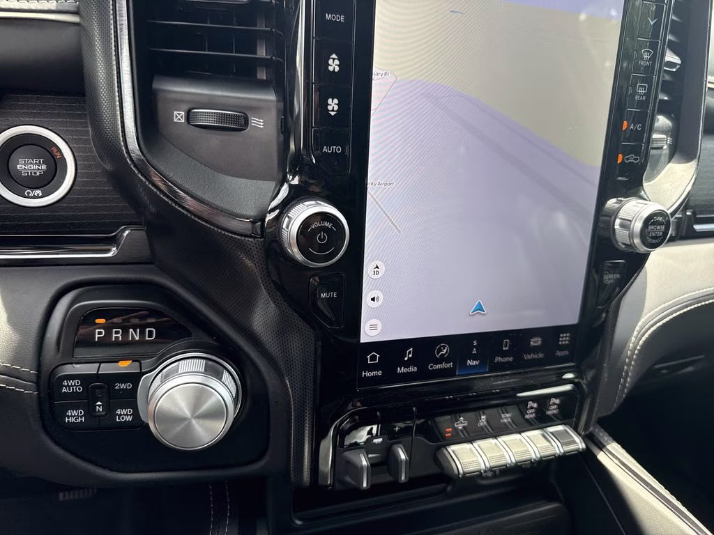 2023 Diamond Black Crystal Pearlcoat Ram 1500 Limited 4X4 Truck