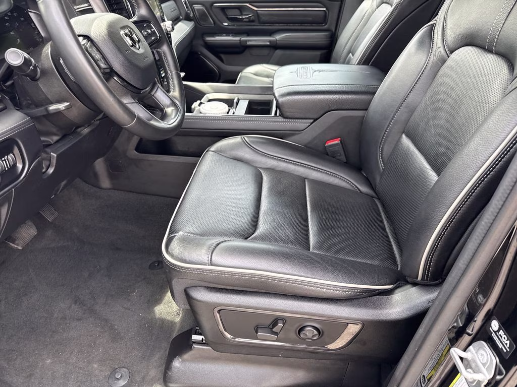 2023 Diamond Black Crystal Pearlcoat Ram 1500 Limited 4X4 Truck