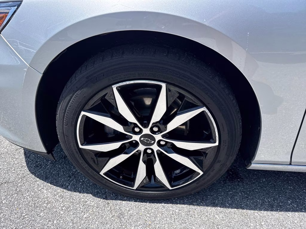 2020 Silver Ice Metallic Chevrolet Malibu RS FWD Sedan
