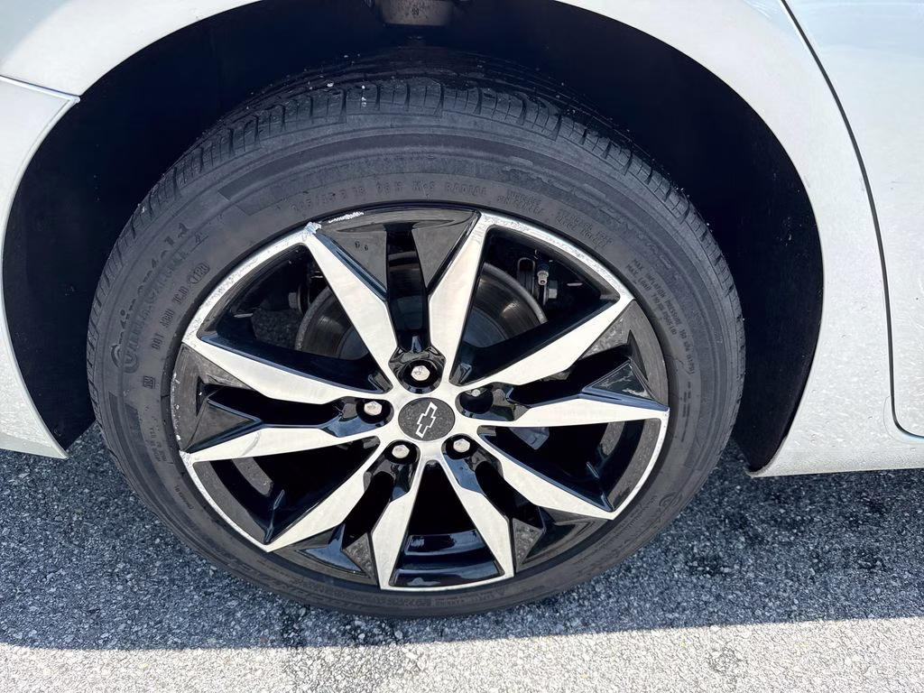 2020 Silver Ice Metallic Chevrolet Malibu RS FWD Sedan