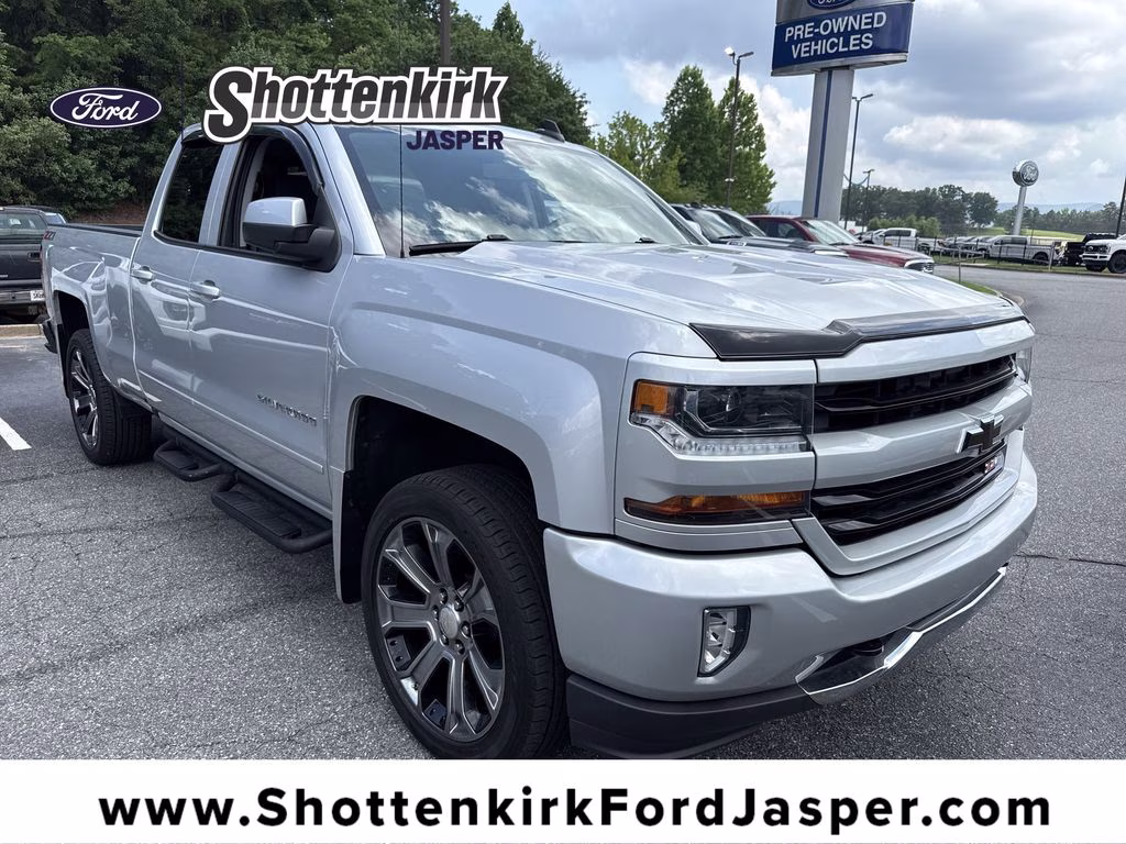 2018 Silver Ice Metallic Chevrolet Silverado 1500 LT 4X4 Truck