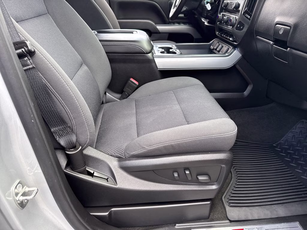 2018 Silver Ice Metallic Chevrolet Silverado 1500 LT 4X4 Truck