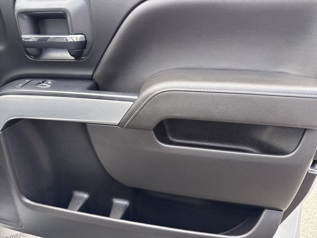2018 Silver Ice Metallic Chevrolet Silverado 1500 LT 4X4 Truck