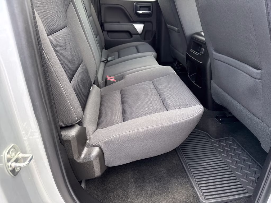 2018 Silver Ice Metallic Chevrolet Silverado 1500 LT 4X4 Truck