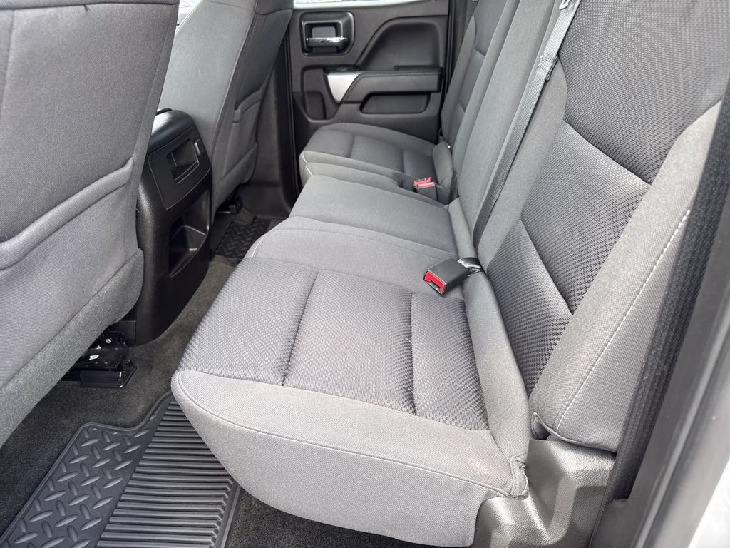 2018 Silver Ice Metallic Chevrolet Silverado 1500 LT 4X4 Truck