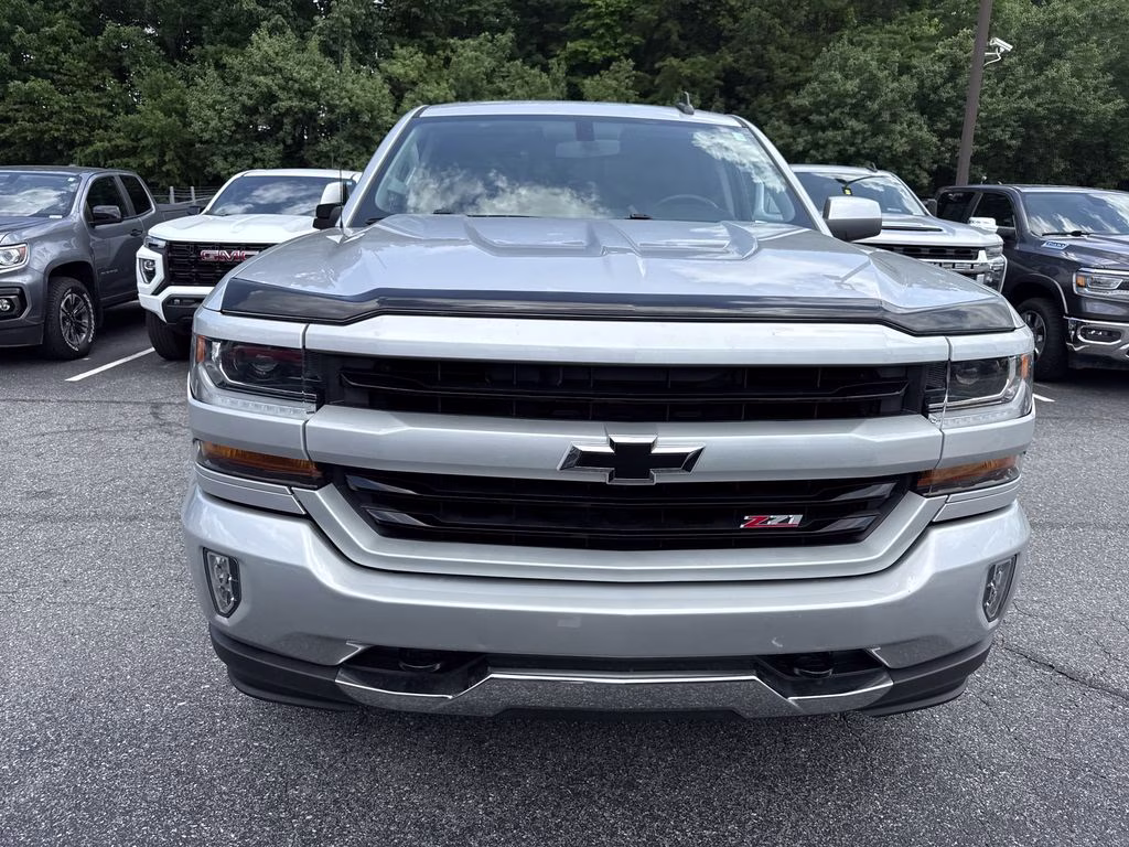 2018 Silver Ice Metallic Chevrolet Silverado 1500 LT 4X4 Truck