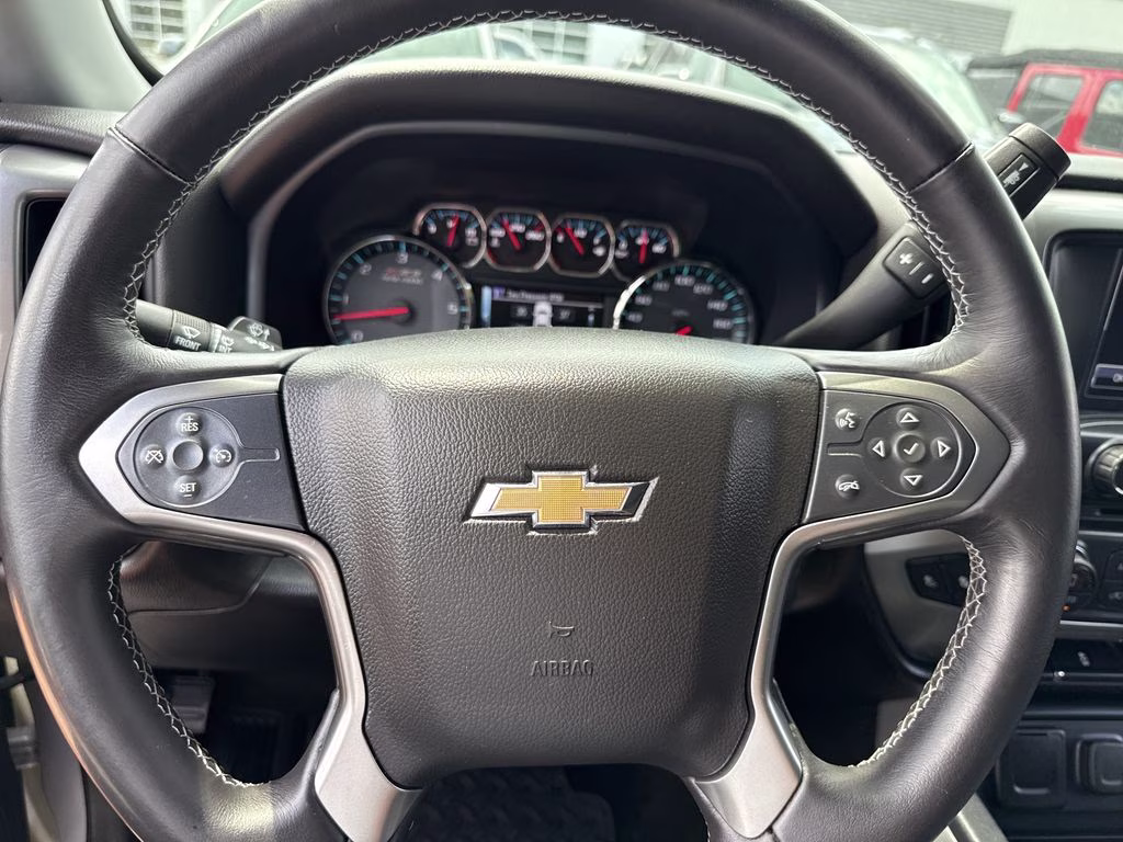 2018 Silver Ice Metallic Chevrolet Silverado 1500 LT 4X4 Truck