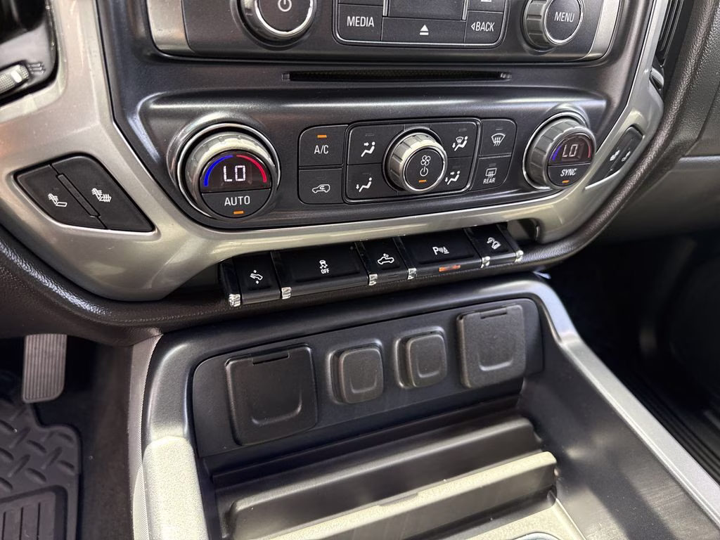 2018 Silver Ice Metallic Chevrolet Silverado 1500 LT 4X4 Truck