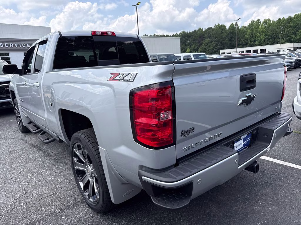 2018 Silver Ice Metallic Chevrolet Silverado 1500 LT 4X4 Truck