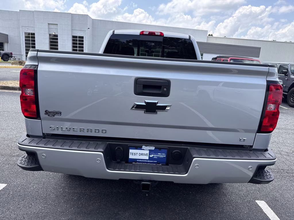 2018 Silver Ice Metallic Chevrolet Silverado 1500 LT 4X4 Truck