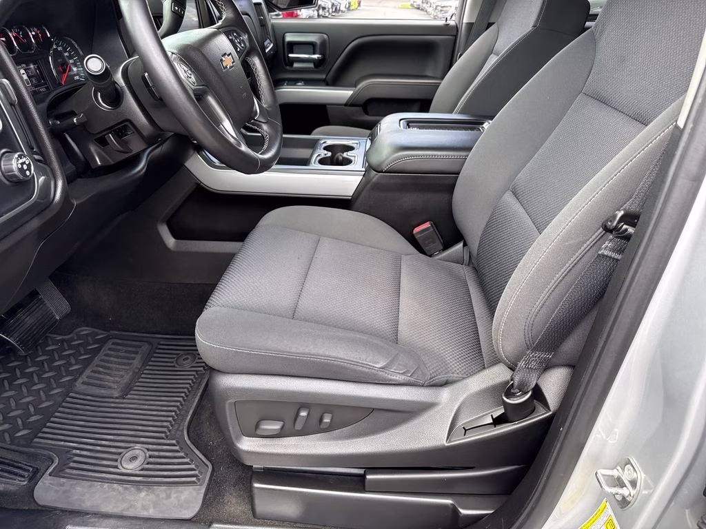 2018 Silver Ice Metallic Chevrolet Silverado 1500 LT 4X4 Truck
