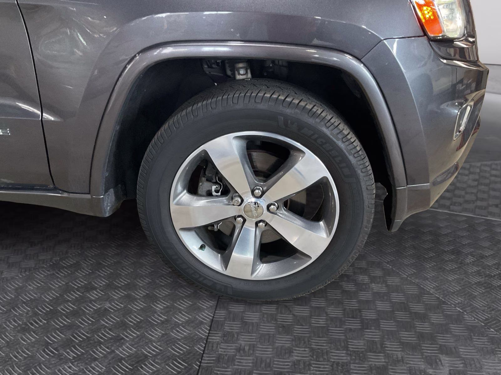 2016 Granite Crystal Metallic Clearcoat Jeep Grand Cherokee Overland 4X4 SUV