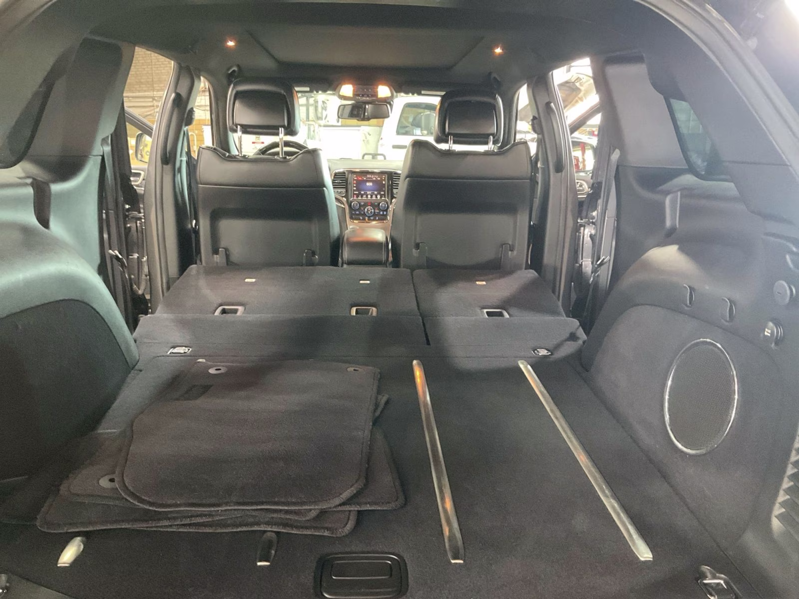 2016 Granite Crystal Metallic Clearcoat Jeep Grand Cherokee Overland 4X4 SUV