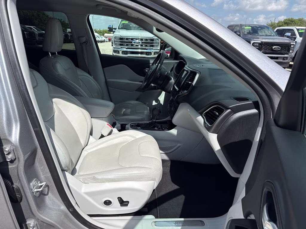 2019 Billet Silver Metallic Clearcoat Jeep Cherokee Limited FWD SUV