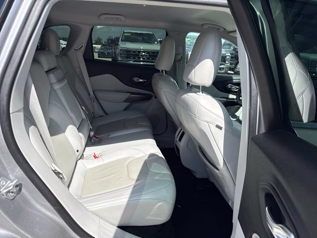 2019 Billet Silver Metallic Clearcoat Jeep Cherokee Limited FWD SUV
