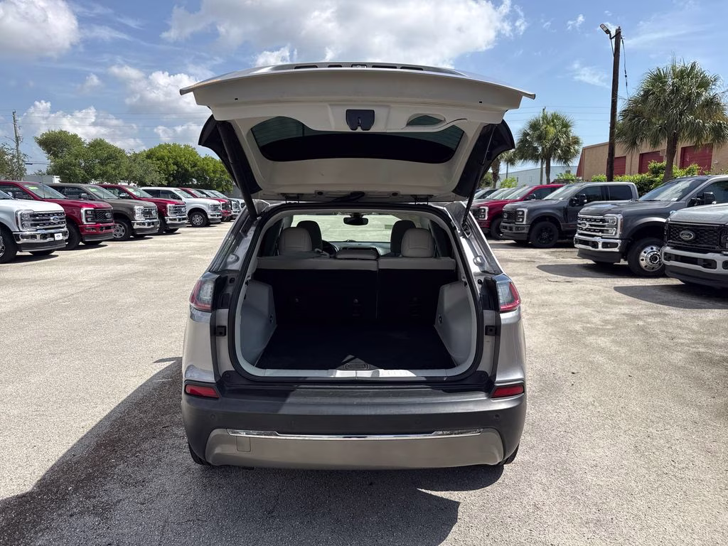 2019 Billet Silver Metallic Clearcoat Jeep Cherokee Limited FWD SUV