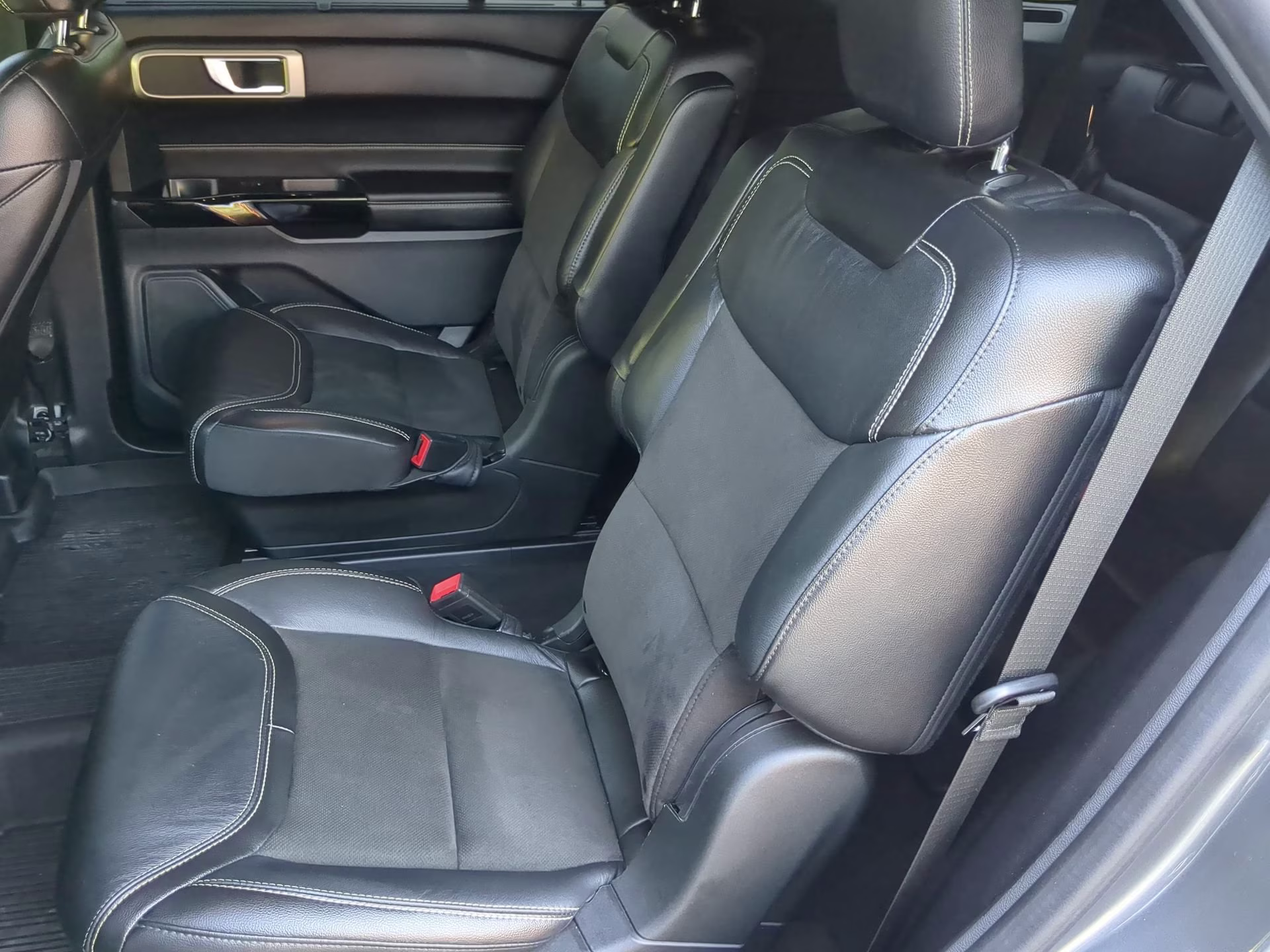 2022 Carbonized Gray Metallic Ford Explorer ST RWD SUV