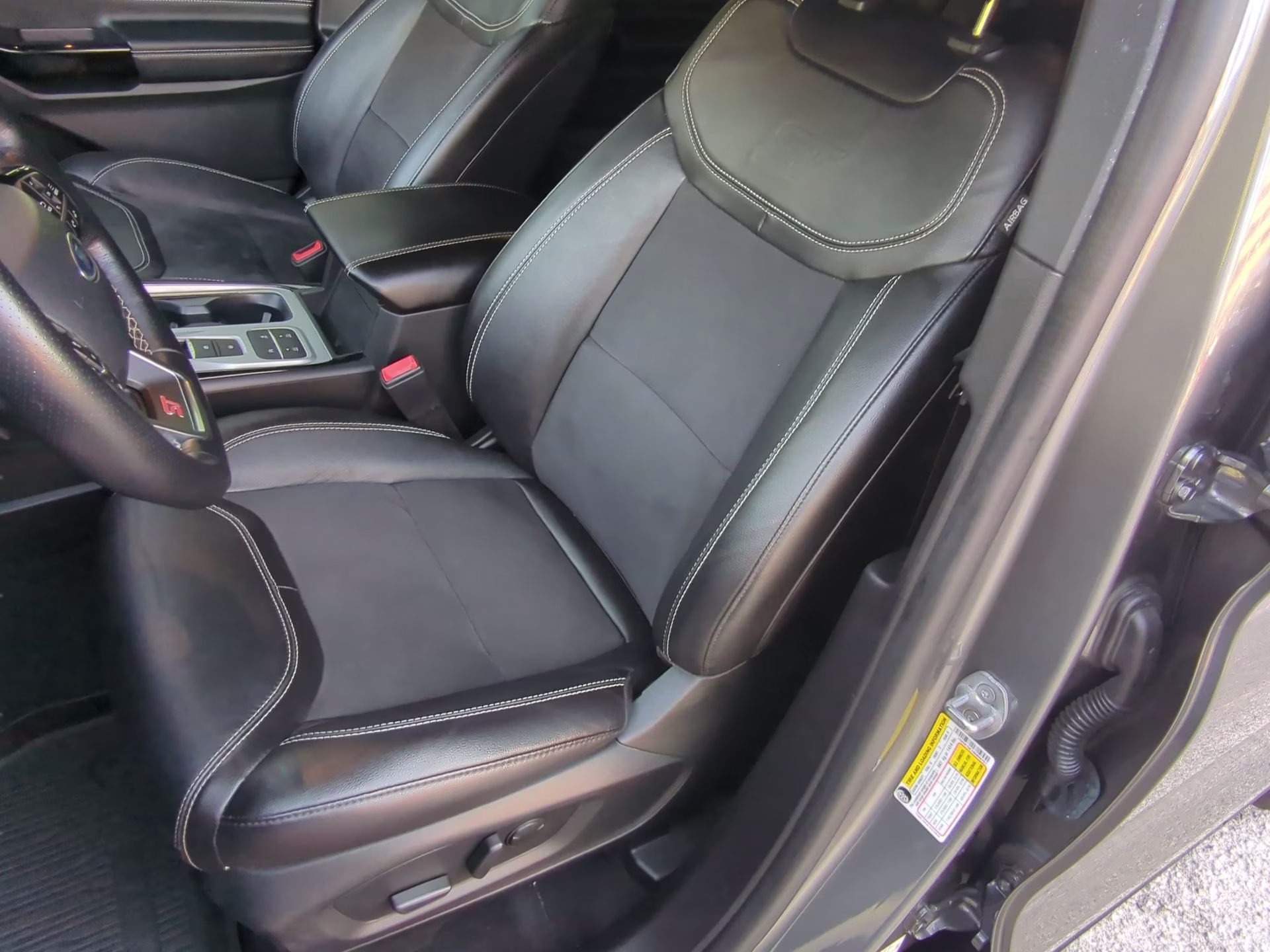 2022 Carbonized Gray Metallic Ford Explorer ST RWD SUV