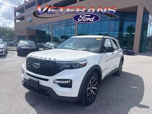2022 Star White Metallic Tri-Coat Ford Explorer ST-Line RWD SUV