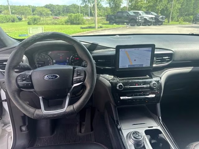 2022 Star White Metallic Tri-Coat Ford Explorer ST-Line RWD SUV