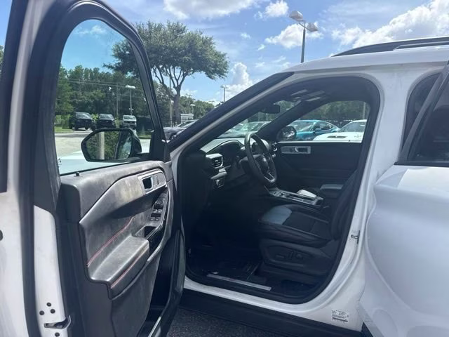 2022 Star White Metallic Tri-Coat Ford Explorer ST-Line RWD SUV