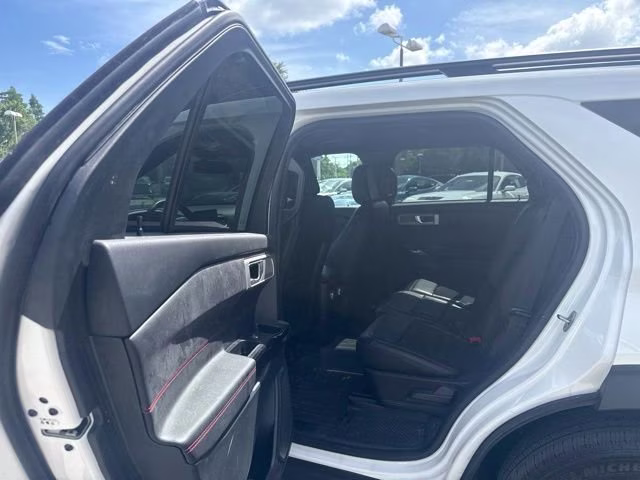 2022 Star White Metallic Tri-Coat Ford Explorer ST-Line RWD SUV