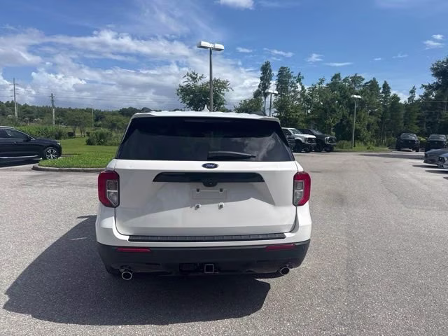 2022 Star White Metallic Tri-Coat Ford Explorer ST-Line RWD SUV