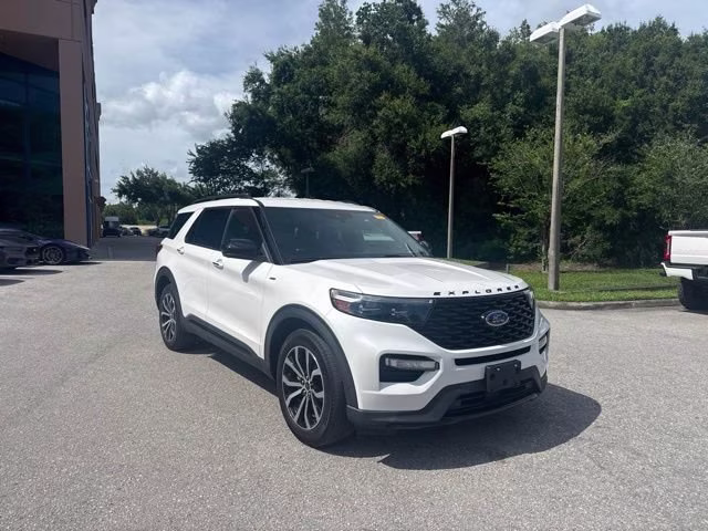 2022 Star White Metallic Tri-Coat Ford Explorer ST-Line RWD SUV