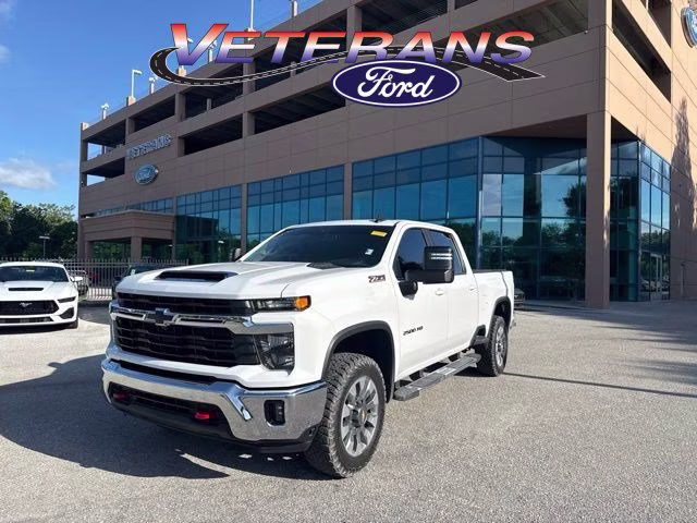2024 Summit White Chevrolet Silverado 2500HD LT Crew Cab Pickup 4X4 Truck