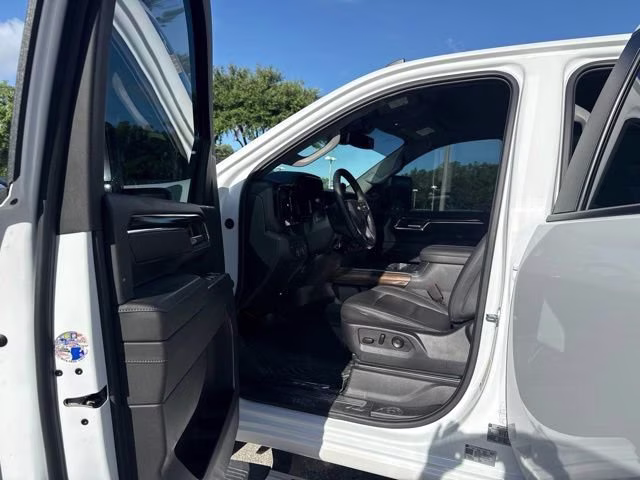 2024 Summit White Chevrolet Silverado 2500HD LT Crew Cab Pickup 4X4 Truck